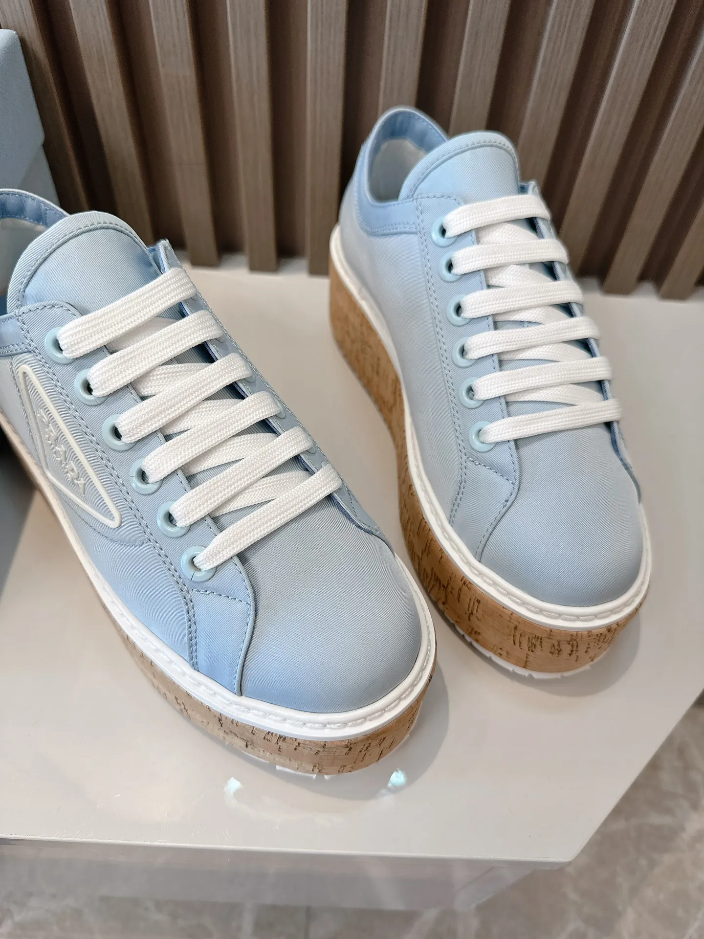 👟👟Ex-factory price 500👟👟 ☑️SNGG ｜Thick-soled high-explosive shoes Super hot Prada Prada 2024 latest spring and summer sawtooth Roman ultra-light thick-soled shoes! Retro, fashionable and avant-garde gear teeth make the whole pair of shoes light, comfortable and brightly colored to meet the various choices of fashionable people of different styles! The iconic molded injection triangle logo is matched with the shape of the upper foot 🦶🏻It’s super nice, every element is fashionable! - MATERIAL Material - ⇢ Upper: imported silk nylon twill ⇢ Lining: sheepskin lining ⇢ Outsole: TPU wood grain rubber combination outsole ⇢size：#35～40